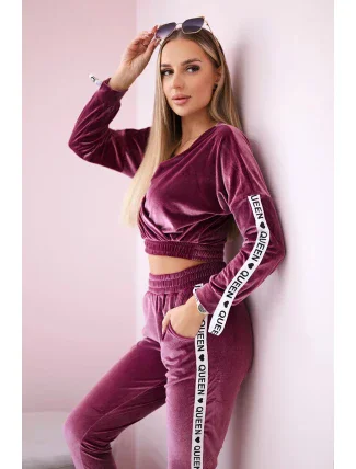 Velúrová súprava s nápisom Queen tmavo ružová