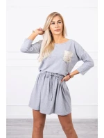 Šaty s flitrovým vreckom šedé