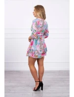 Kvetinové šaty s viazaním v páse vo fialovej farbe