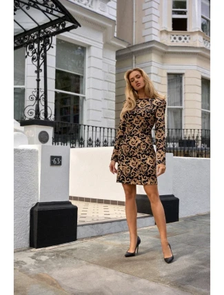 M756 Šaty s potlačou a modelovacími stehmi - model 1