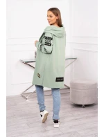 Pláštenka svetlomätovej farby s nápismi