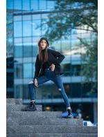 Tenká čierna dámska bunda s ozdobným prešívaním (JIN226)