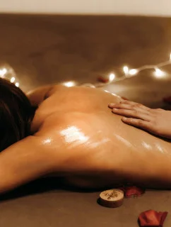 Masážna sviečka Užite si to! Čierne ríbezle a kivi - Magnetifico