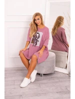 Šaty s potlačou a rozšírenou spodnou časťou tmavo ružové