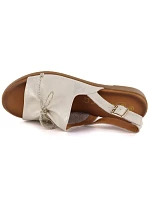 Dámske kožené sandále so zlatou mašľou Cambell 26-19387