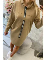 Ťavie šaty s kravatou