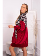 Velúrové šaty s leopardím potlačou vínovej farby