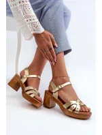 Sandále na podpätku model 196334 Vykročte štýlovo