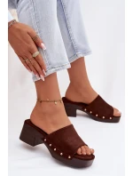 Dámské pantofle na platformě se zlatými sponami čokoládové Davessa