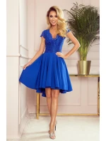 PATRICIA - Dámske šaty v Chrpová farbe s dlhším zadným dielom a čipkovým výstrihom 300-3 PATRICIA - Dámske šaty v Chrpová farbe s dlhším zadným dielom a čipkovým výstrihom 300-3