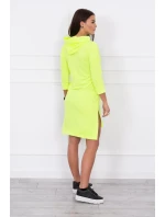 Šaty s dlhším chrbtom a farebnou neónovou potlačou