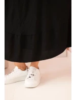 Dámske plus size šaty s krátkymi rukávmi a volánom z ľahkej viskózy čiernej farby Dámske plus size šaty s krátkymi rukávmi a volánom z ľahkej viskózy čiernej farby