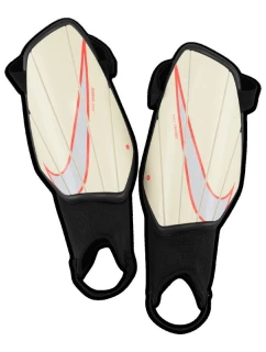 Futbalové chrániče Nike Charge Jr SP2165-113