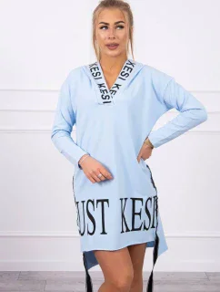 Šaty s kapucňou a potlačou modrej