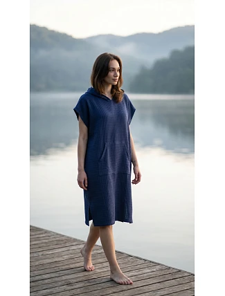 dámske vaflové pončo Saimaa s kapucňou Midnight Sapphire dámske vaflové pončo Saimaa s kapucňou Midnight Sapphire