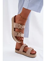 Dámské nazouváky na platformě s pletením zlaté přezky a cvočky béžové