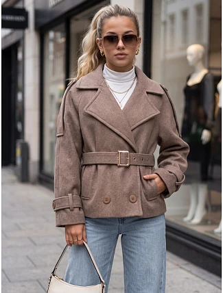 Krátky dámsky kabát s dvoma radmi gombíkov a opaskom, béžový, FashionStreet NY0793 Krátky dámsky kabát s dvoma radmi gombíkov a opaskom, béžový, FashionStreet NY0793