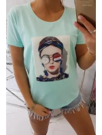 Blúzka s dámskou grafikou v mätovom odtieni Blúzka s dámskou grafikou v mätovom odtieni
