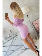 Pruhované vypasované šaty vo fialovej farbe