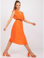 Oranžové midi šaty s výstrihom v tvare ceruzky Marine