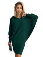 Dámske netopierie šaty vo fľaškovo zelenej farbe s kapucňou 400-1 Dámske netopierie šaty vo fľaškovo zelenej farbe s kapucňou 400-1