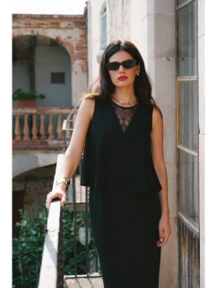 S422 Šaty s čipkovanou vsadkou - čierne