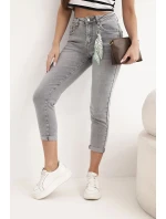 Dámske džínsy Mom Fit s vysokým pásom a ozdobným príveskom graphite