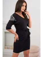 Šaty s krídlami na ramenách čiernej Šaty s krídlami na ramenách čiernej