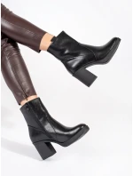 Trendy čierne členkové topánky pre ženy na širokom podpätku