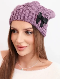 Dámska zimná čiapka s ozdobnou mašľou a pleteným vzorom K438 slivka