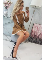 Šaty s otvorenými ramenami a čipkou camel Šaty s otvorenými ramenami a čipkou camel