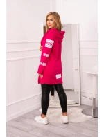Fuchsiový plášť s nápismi Fuchsiový plášť s nápismi