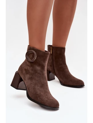 Zamszowe Botki Na Słupku Ocieplane Z Ozdobnym Detalem Artiker 57C0017 Brązowe