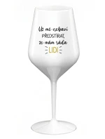 UŽ MĚ NEBAVÍ PŘEDSTÍRAT, ŽE MÁM RÁDA LIDI - bílá nerozbitná sklenice na víno 470 ml UŽ MĚ NEBAVÍ PŘEDSTÍRAT, ŽE MÁM RÁDA LIDI - bílá nerozbitná sklenice na víno 470 ml