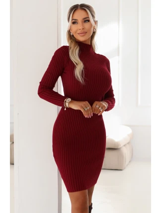 652-1 Elegantné priliehavé svetrové šaty s rolákom, krásne zvýrazňujúce postavu - bordové