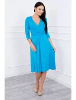 Šaty s výrezom pod prsiami tyrkysové