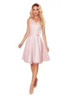 Púdrovo ružové dámske rozšírené šaty s brokátom as výstrihom v tvare srdca 114-14 Púdrovo ružové dámske rozšírené šaty s brokátom as výstrihom v tvare srdca 114-14