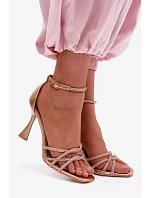 Sandále na podpätku model 226513 Vykročte štýlovo