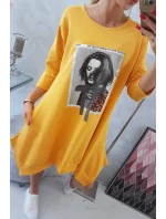 Šaty s potlačou a rozšíreným spodným dielom v horčicovej farbe