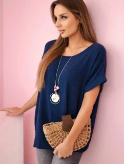 Mušelínová blúzka s náhrdelníkom tmavomodrá