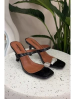 Dámské lodičky na jehlové podpatku s ozdobným detailem Černé Lorissa