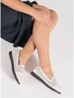 Krásne dámske biele topánky na podpätku bez podpätku Krásne dámske biele topánky na podpätku bez podpätku