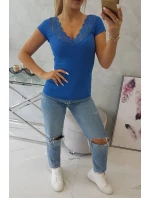 Blúzka s čipkovým výstrihom nevädze modrá Blúzka s čipkovým výstrihom nevädze modrá