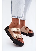 Dámské platformové nazouváky s přezkami Lee Cooper LCW-26-35-4462L Zlaté