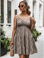 Bavlnené vyšívané šaty bez ramienok sivo-béžové FashionStreet EY2672 Bavlnené vyšívané šaty bez ramienok sivo-béžové FashionStreet EY2672