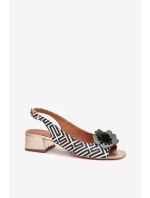 Skórzane Sandały Damskie Na Klocku Z Ozdobnym Kwiatem Laura Messi 2973 Biało-Czarne