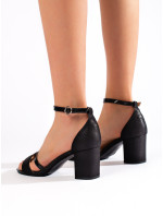 Jedinečné dámske sandále čiernej farby na širokom podpätku