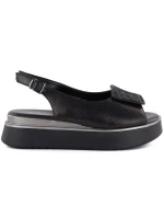 Dámske sandále na hrubej platforme čierne Potocki SZ12590