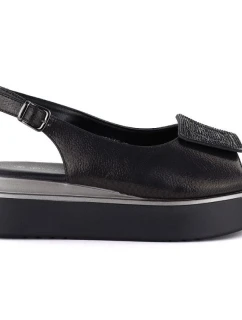 Dámske sandále na hrubej platforme čierne Potocki SZ12590