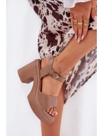 Sandały Damskie  Na Masywnym Słupku I Platformie Z Eko Skóry Ciemnobeżowe Korlevia